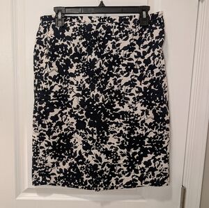 Old Navy Black & White Floral Lightweight Skirt Mid 2000's